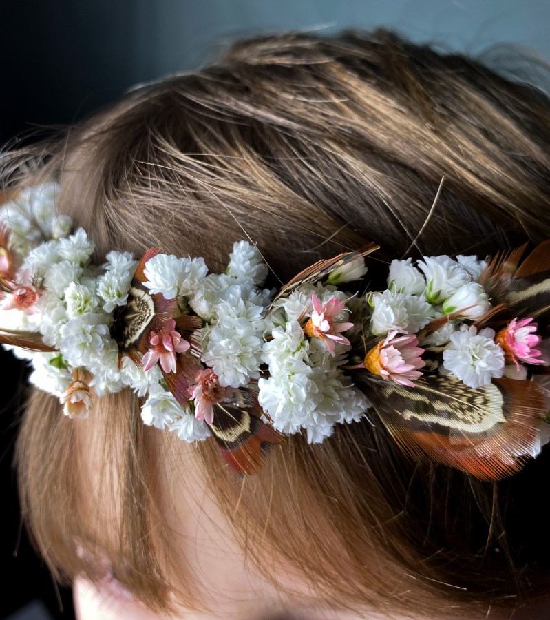 Blumengalerie-Shop-Erstkommuniom-Haarkränzchen-Federn.jpg (2)